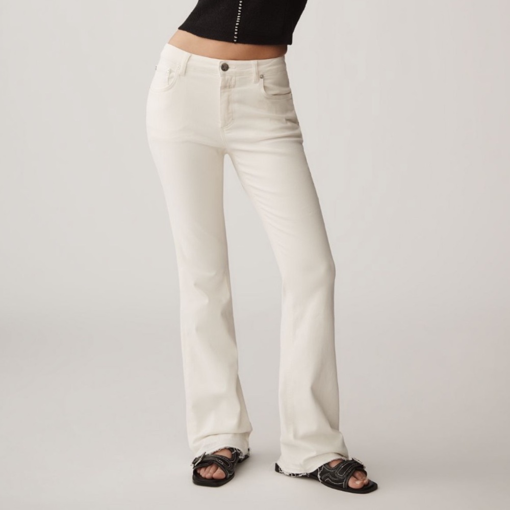 Closed Jovanna Mid-Rise Bootcut Jeans in Ivory from Anthropologie Size 31 NWT